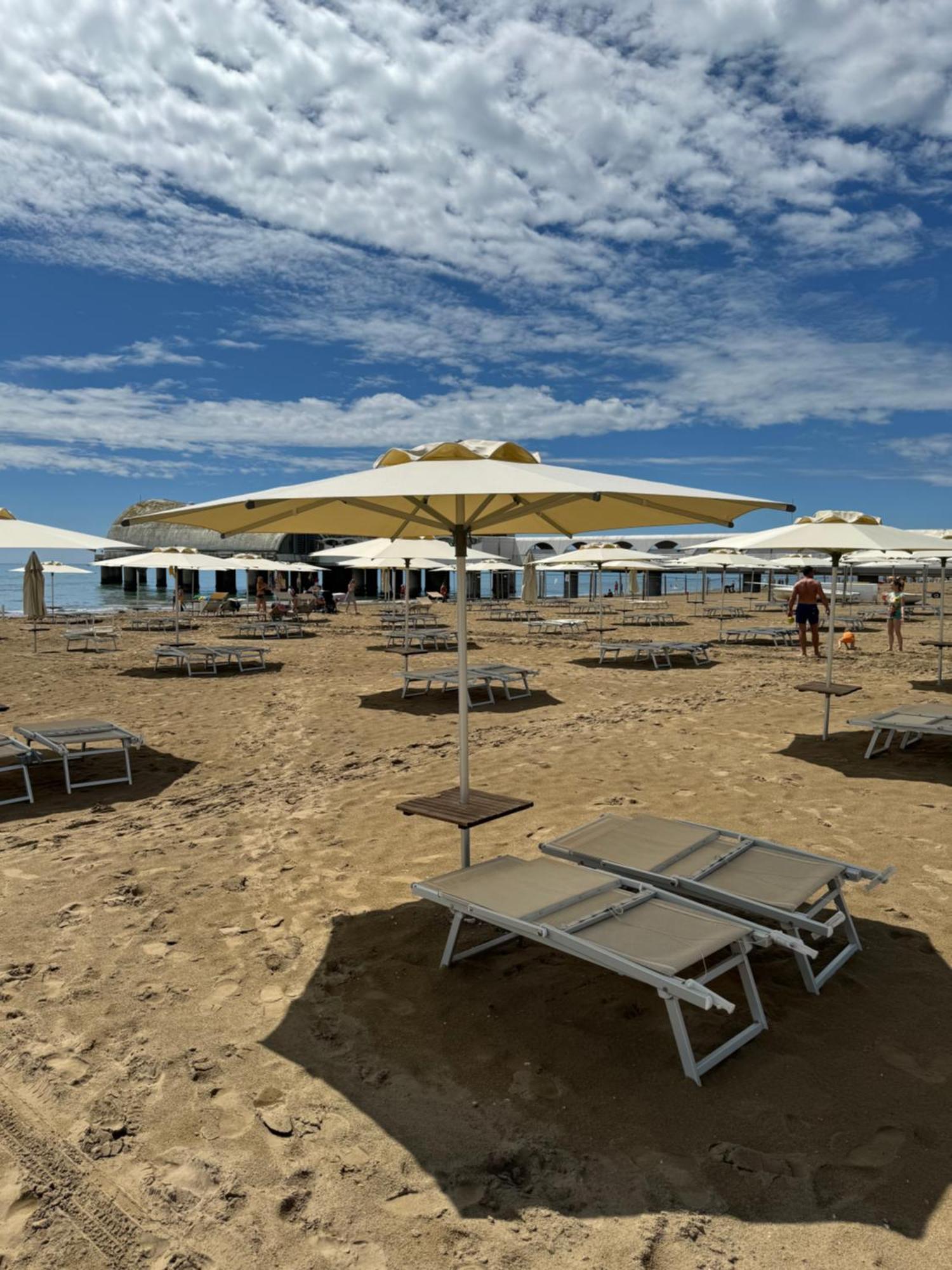 Appart 24 City Center Parking And Sea Design District Lignano Sabbiadoro Exteriör bild