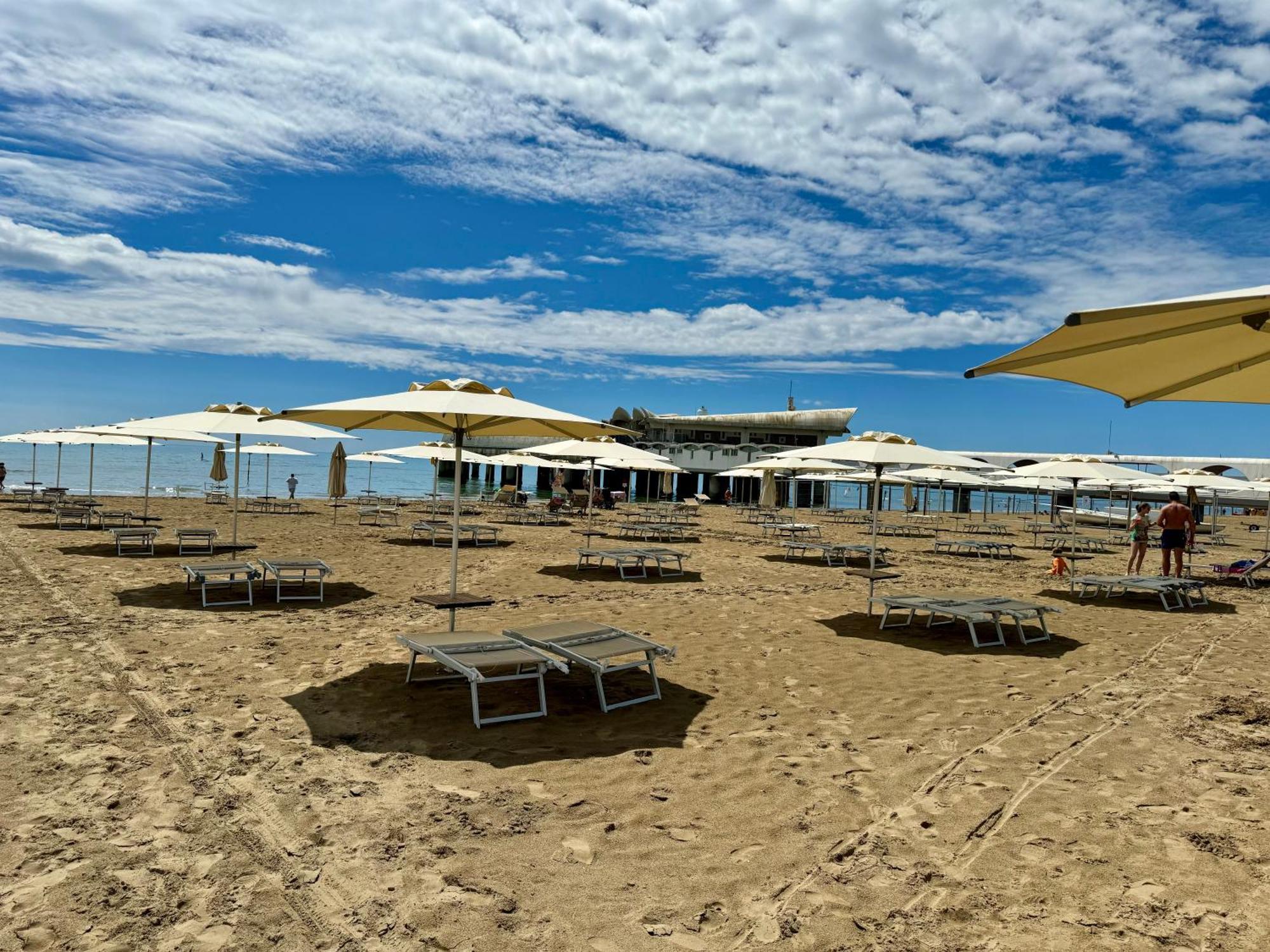 Appart 24 City Center Parking And Sea Design District Lignano Sabbiadoro Exteriör bild